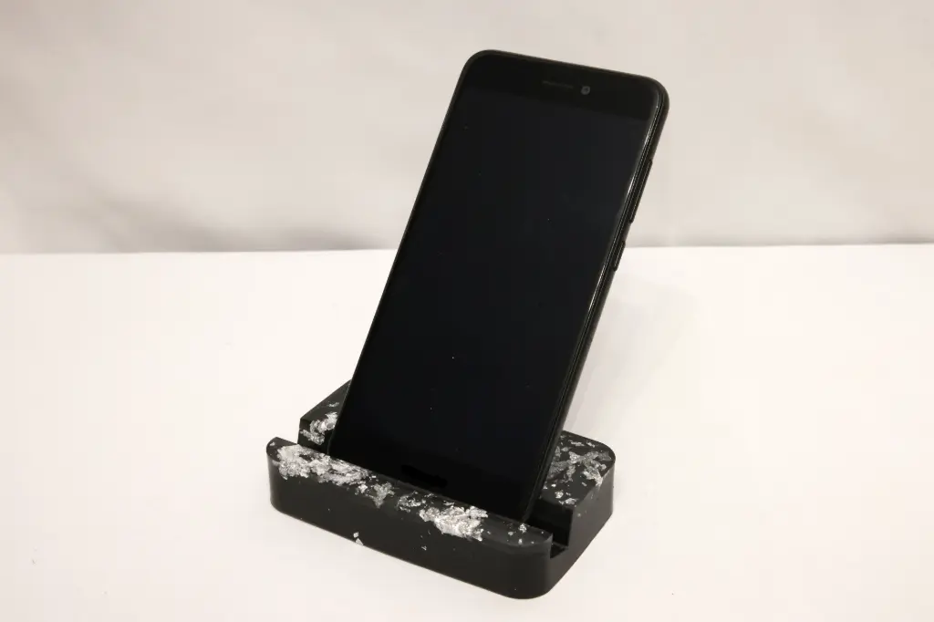 Porte téléphone résine Noir/Argent