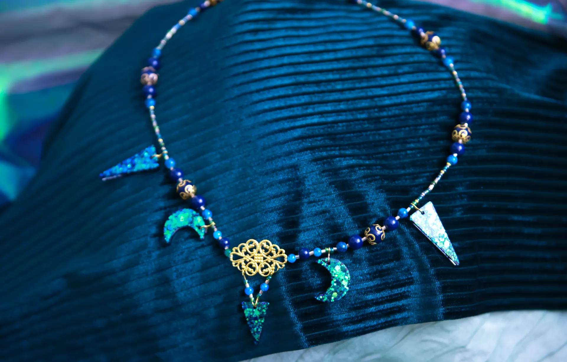 Collier Lune et Triangle Vert/Bleu